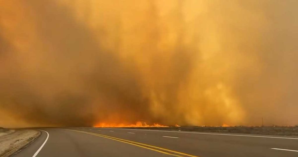 Battling-the-Blaze-How-Texas-Fire-Departments-Tackle-the-Smokehouse-Creek-Wildfire-FB